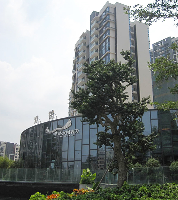 现代简约风格子母铜门,为门面增添不凡气质