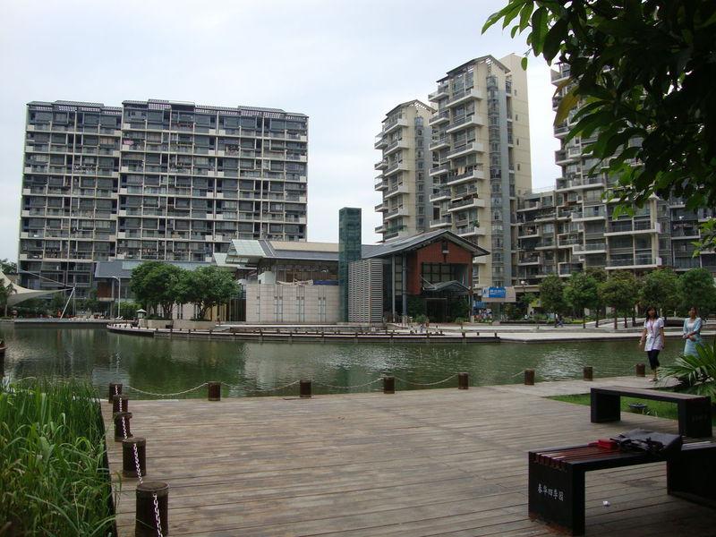 子母铜门安装实景案例,辉映春华四季园