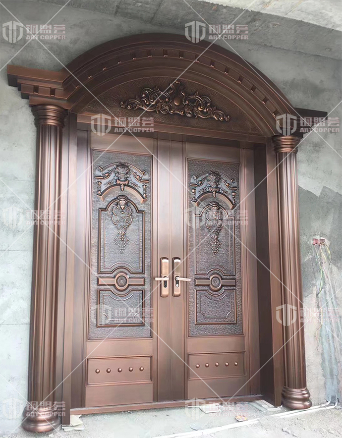 别墅双开铜门安装_双开铜门实景照片