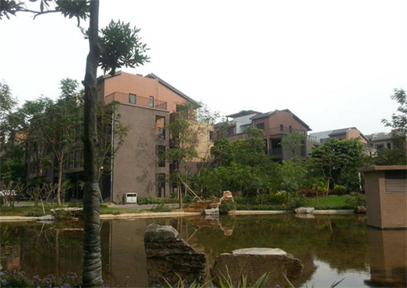 别墅双开铜门安装实景案例,非宁静无以致远