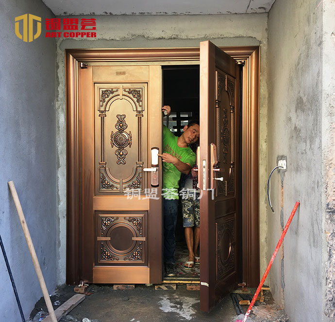 深圳铜门_铜盟荟铜门安装案例