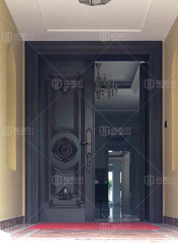 别墅双开铜门实景_铜盟荟铜门