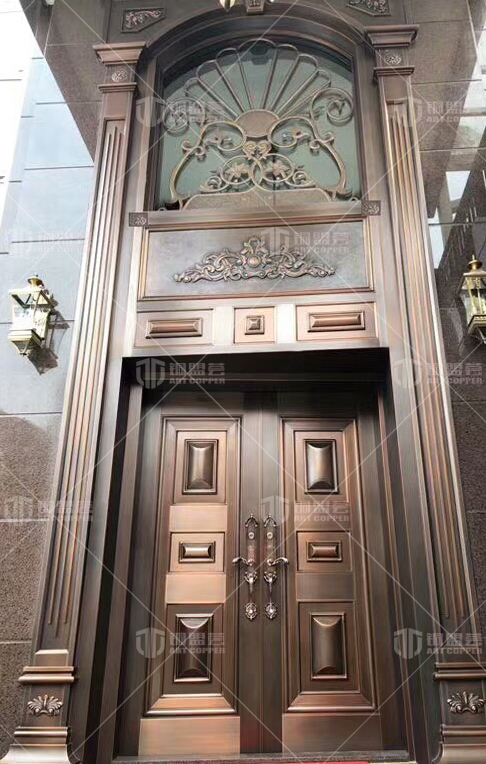 别墅超高铜门安装,超高铜门安装实景,铜门安装实景案例 别墅超高铜门安装,超高铜门安装实景,铜门安装实景案例