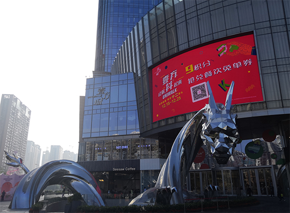 水波纹款铜门，入驻鸿荣源&middot;壹方玖誉