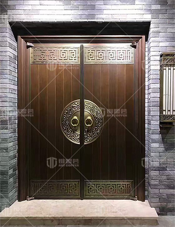 【前门入户门 双开铜门】安装完成照片_铜门安装案例
