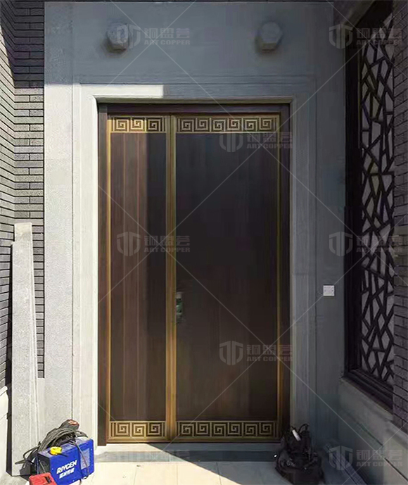 【侧门入户门 子母铜门】安装完成照片_铜门安装案例